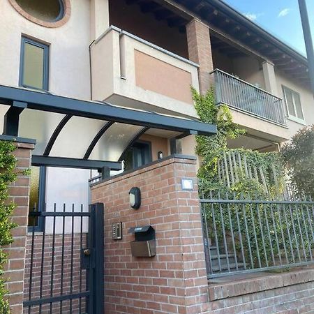 Intero Bilocale Con Terrazzo Vicino A Milano Apartment Mairano Bagian luar foto